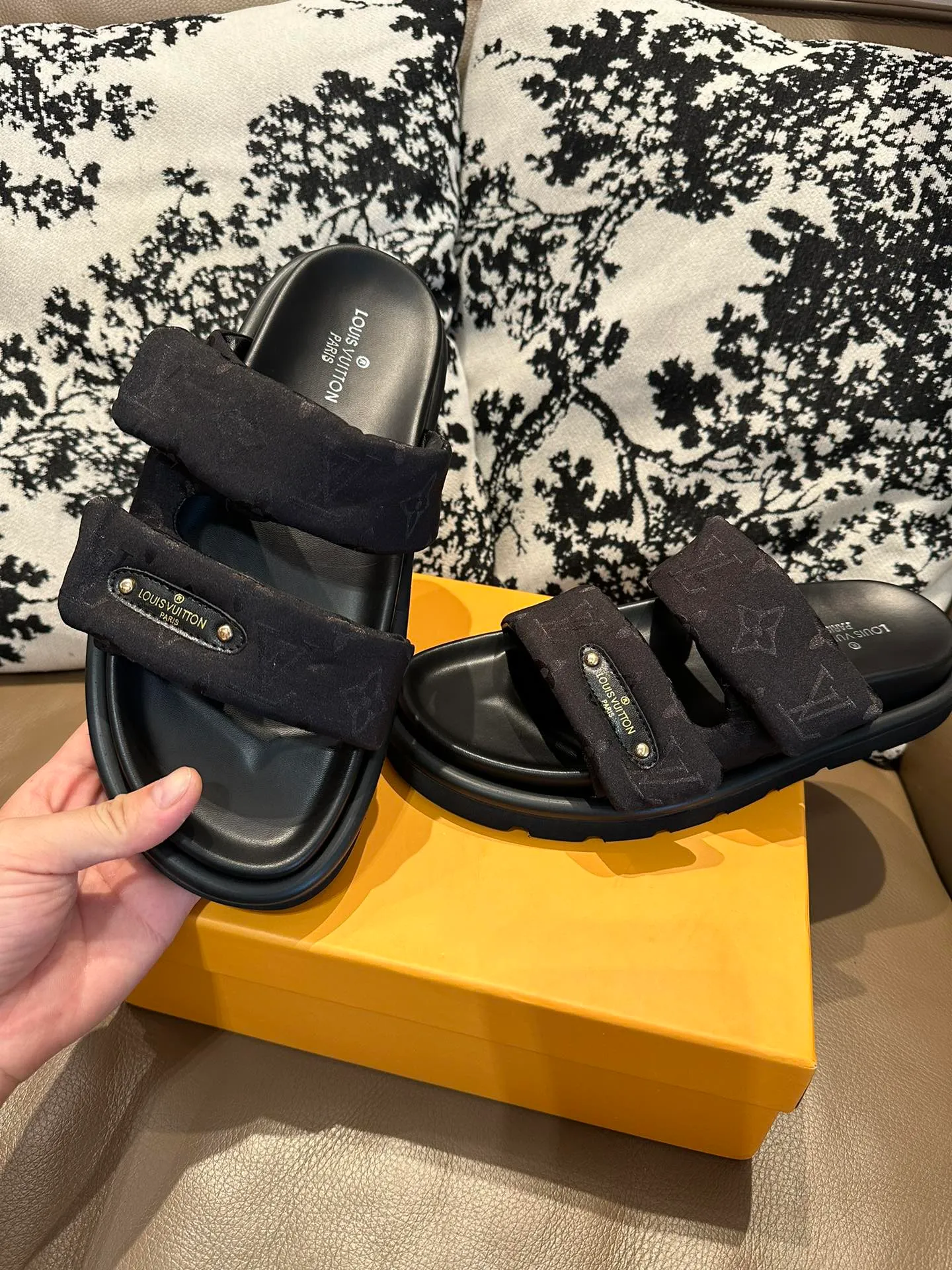 Men's shoes 💰360💰 LV. Slippers 🩴High silk fabric original PU water table rubber outsole, size 35-46